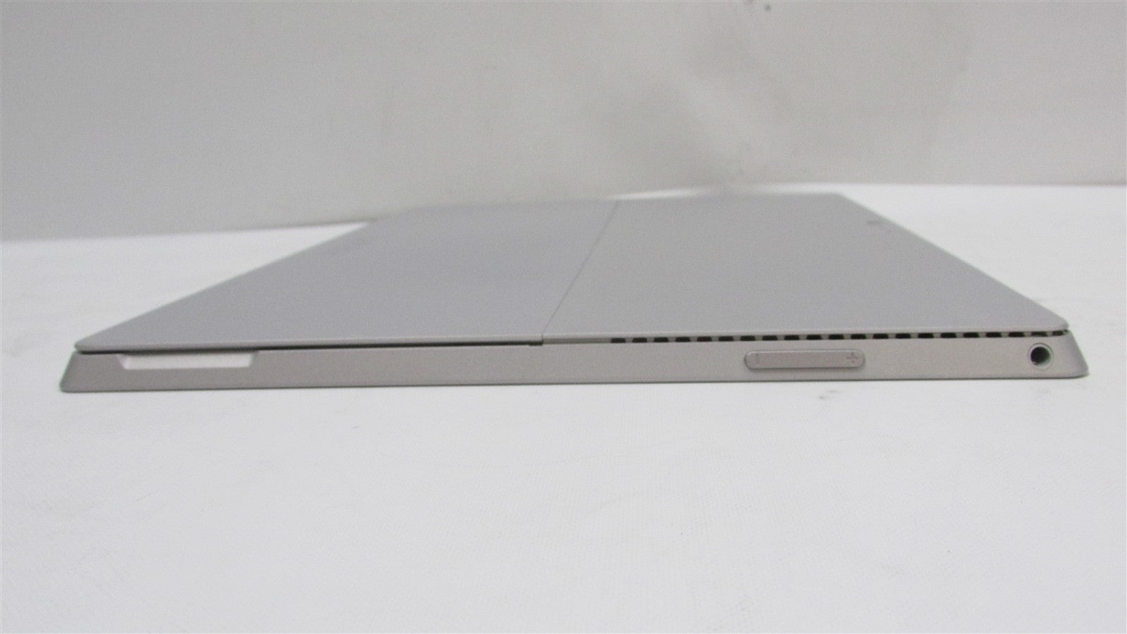 Microsoft Surface Pro 3 i7-4650U 1.7GHz 8GB RAM 256GB 12" Windows 10 Pro Tablet