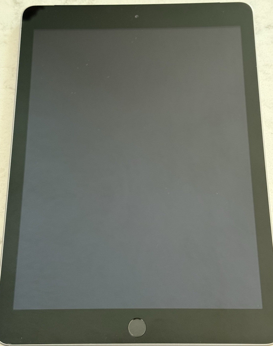 Apple iPad 5th Gen 32GB Gray A1823 (Wi-Fi + Cellular) - Unlocked