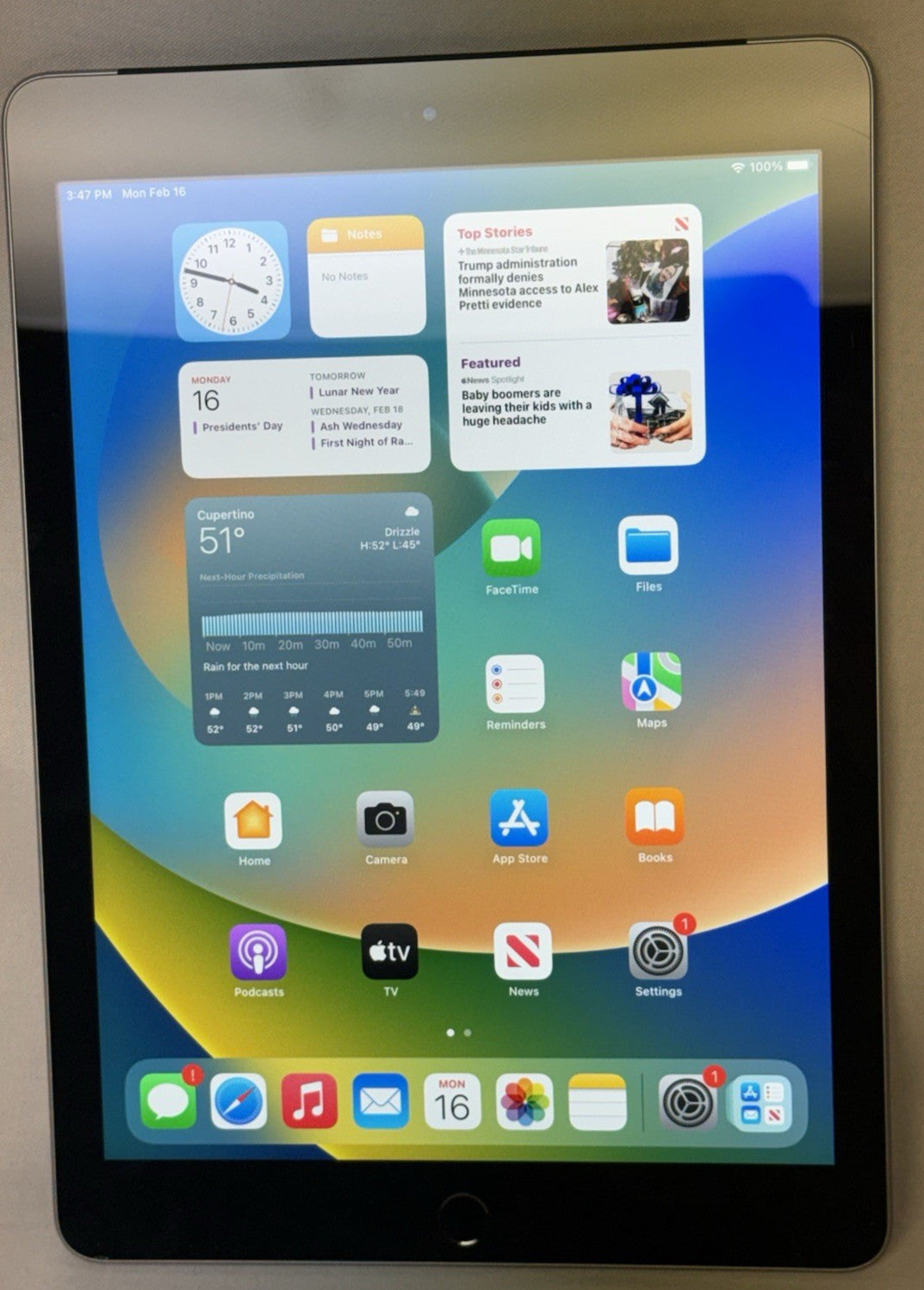 Apple iPad 5th Gen 32GB Gray A1823 (Wi-Fi + Cellular) - Unlocked