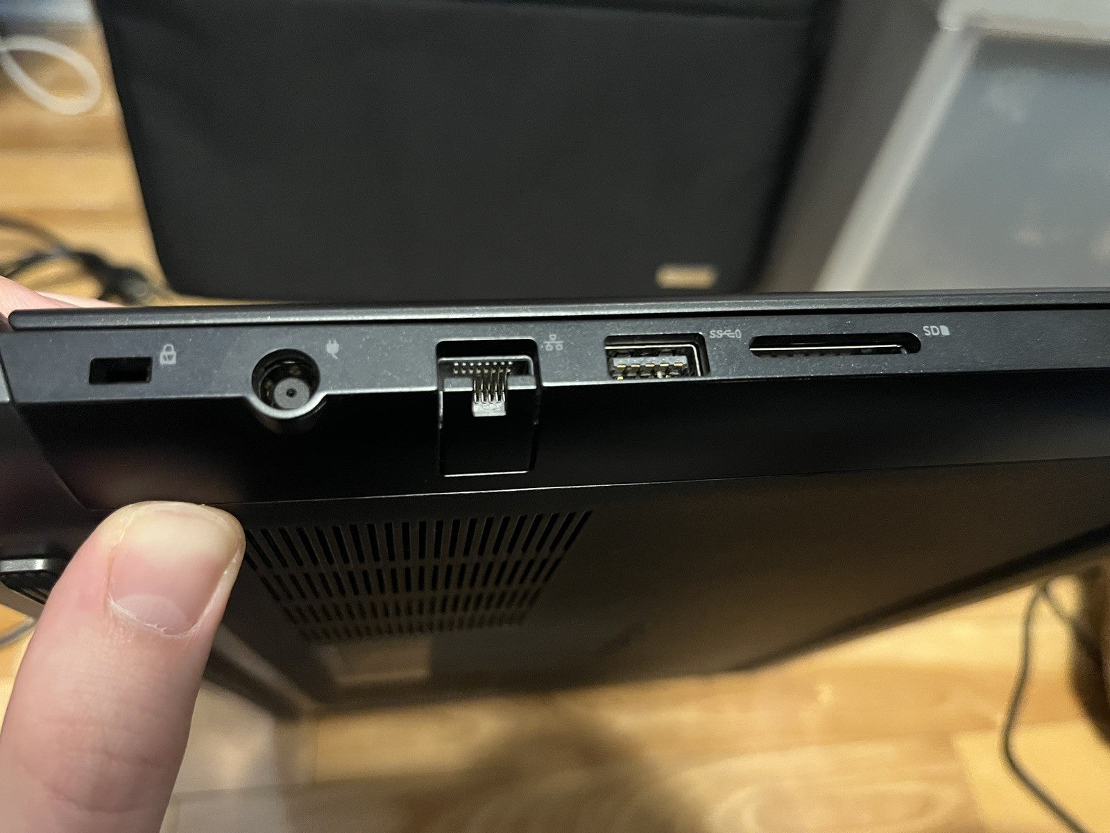 Dell Inspiron 15 7577 - 1TB HDD, 128GB SSD, 16GB RAM, Core i5-7300HQ, GTX 1060