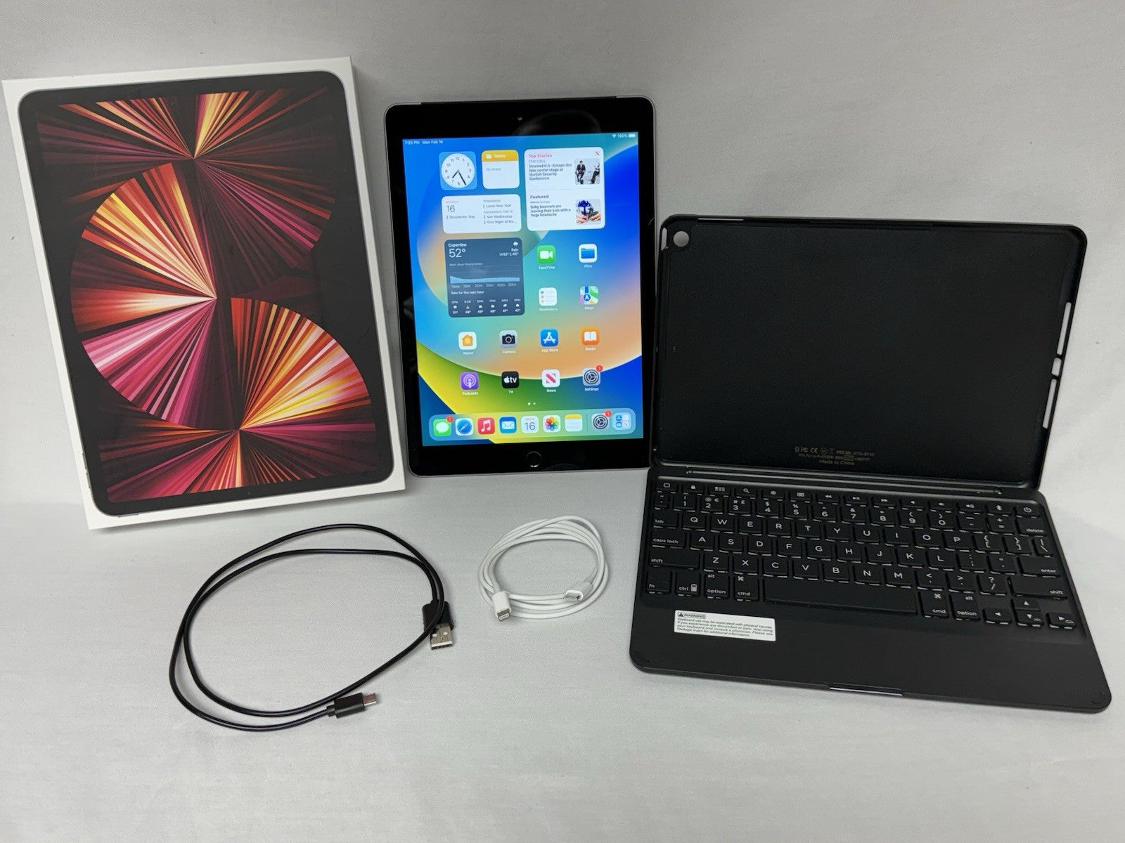 Apple iPad 5th Gen 32GB Gray A1823 (Wi-Fi + Cellular) - Unlocked Excellent Cond.