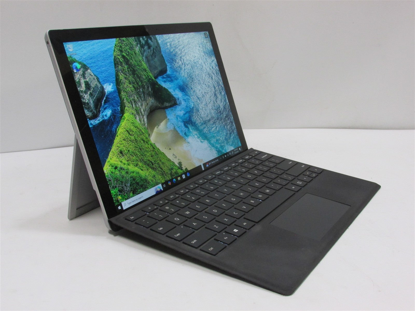 Microsoft Surface Pro 5 1807 i5-7300U 2.6GHz 8GB RAM 256GB 12" Win 10 Pro DMG