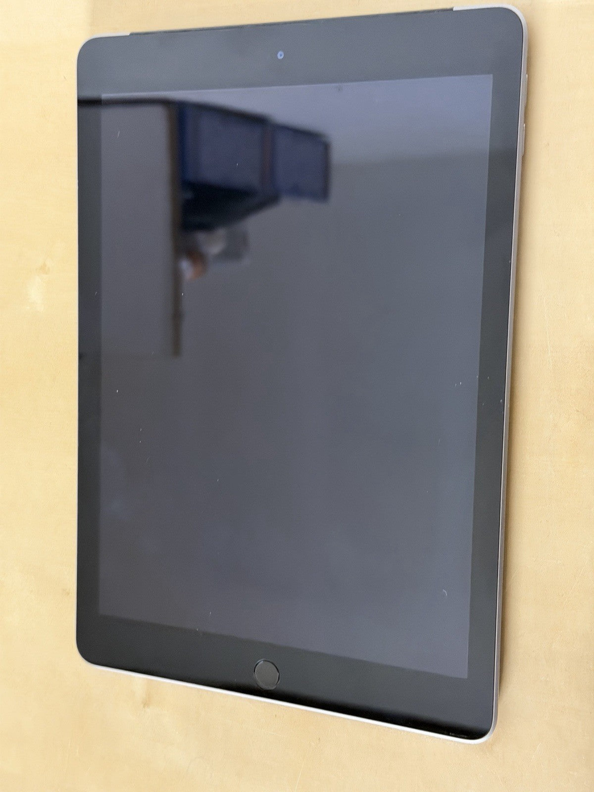 Apple iPad 6th Gen 9.7” 32GB Space Gray Wi-Fi + LTE Cellular Unlocked Clean IMEI